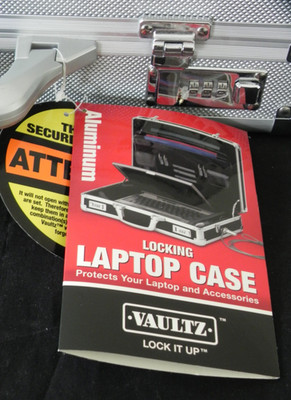 Vaultz Locking Laptop Case Silver 18 X 13 X 5 Padded Inside Combination Lock