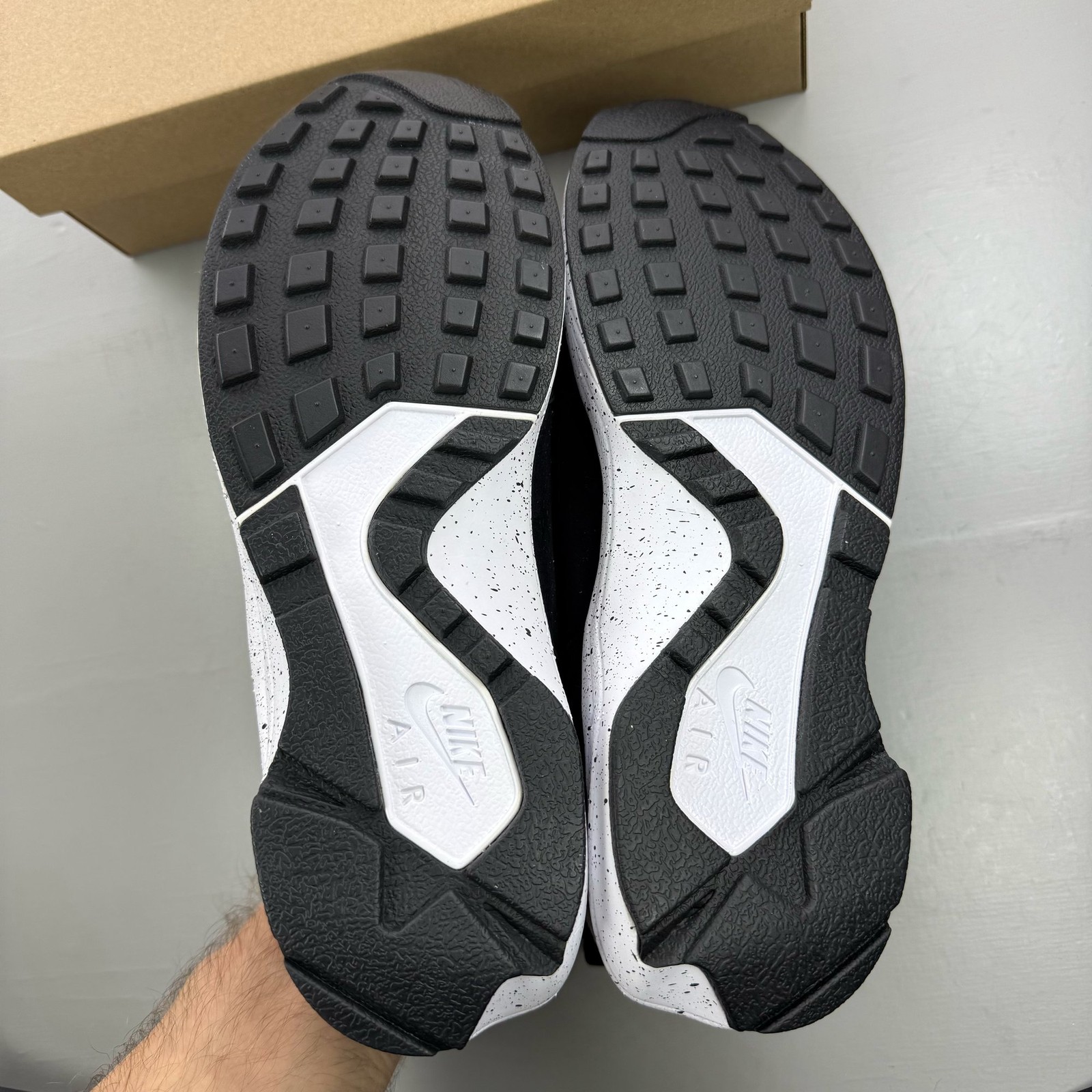 Nike Air Huarache Light Size UK 9 Black White Men's Trainers 306127-010 image 3