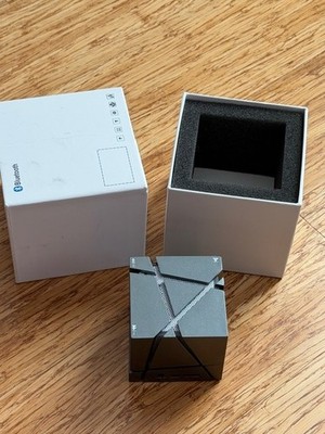 ELEGIANT Q One Portable Active Bluetooth Music Player Speaker LED Lights NEW