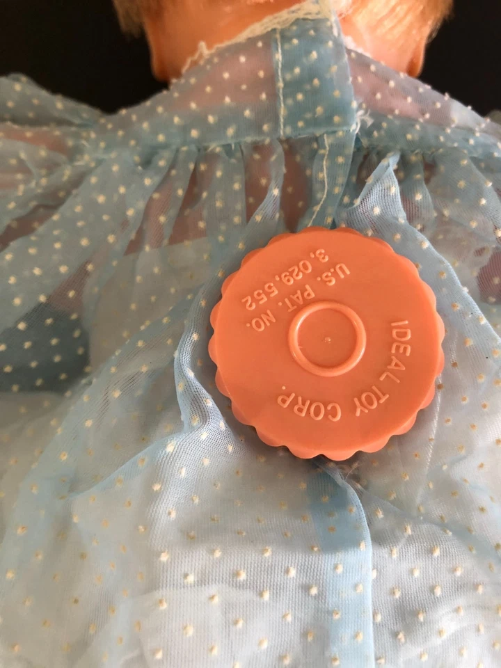 Vintage Tiny Thumbelina 14" Doll with Pink Carry Case 1960's Ideal Toy "WORKS" - Image 4 of 4