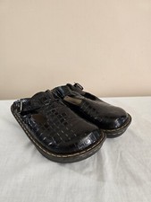 Women's Kagen Nursing Black Slip Resistant Slip-on Croc Pattern Clog Shoes