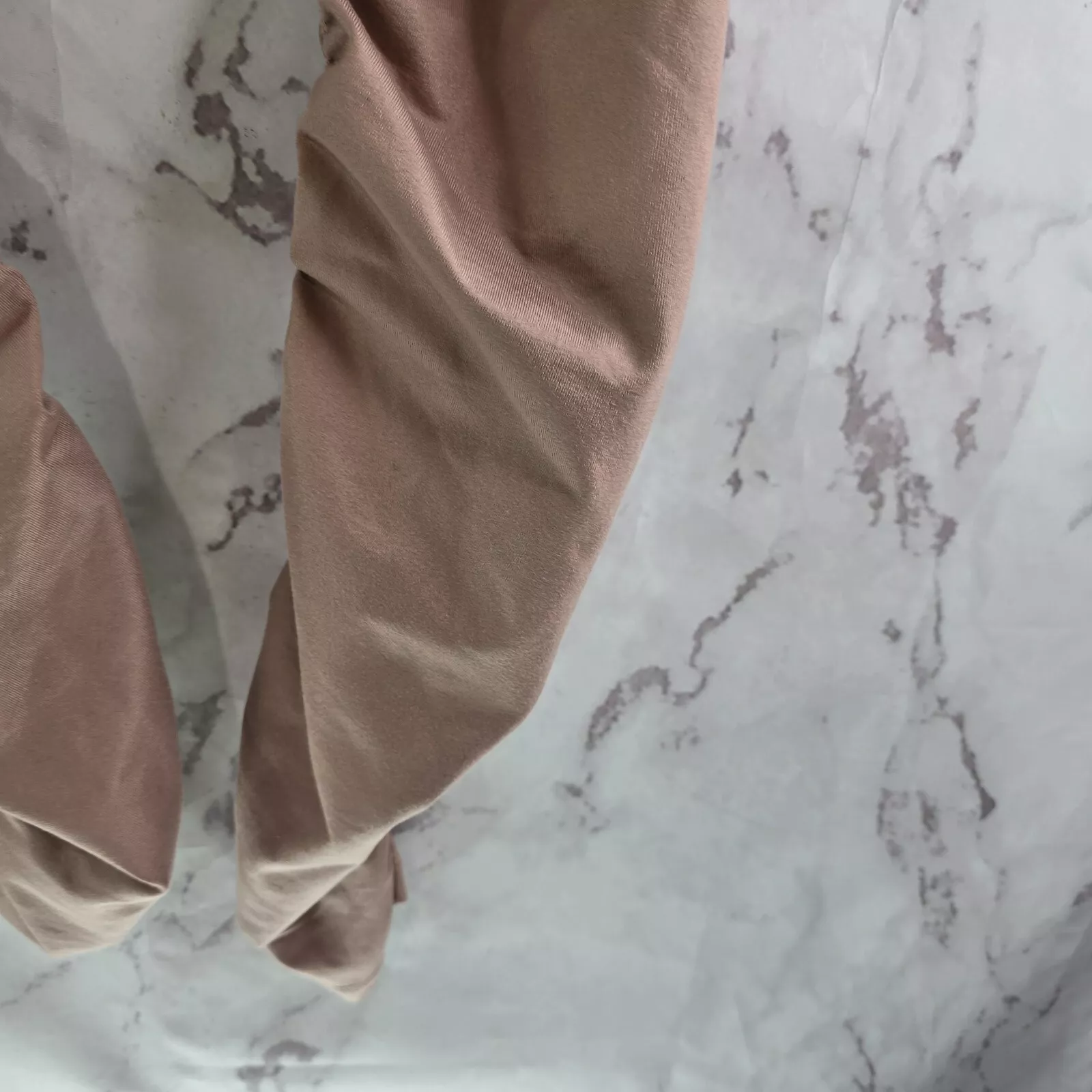 alo-yoga ruched goddess high rise yoga leggings