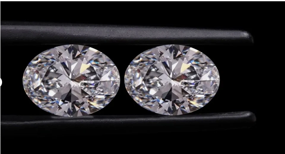 Par de diamantes CVD cultivados en laboratorio sueltos 4 x 6 mm ovalados SI claridad D color certificado Foto 4 de 4