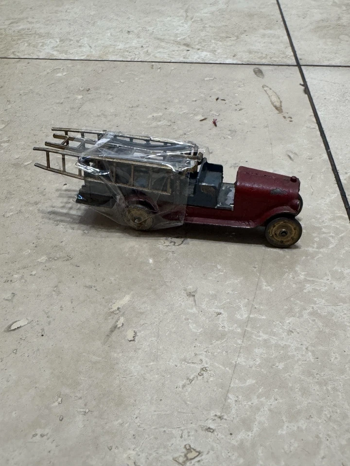 Camión de bomberos de juguete Tootsietoy 4652 diecast vintage de los años 1920-1930 gancho y escalera  Foto 2 de 4