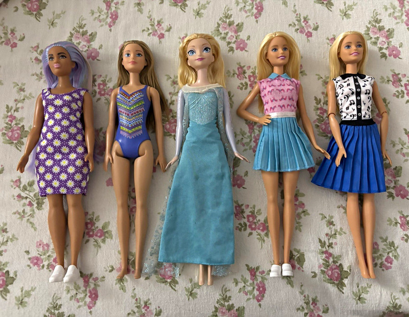Lot of 5 Fashion Dolls 11in Articulated inclu Elsa Frozen w/ Clothes/Outfits