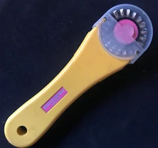 OLFA PIK Wave Pinking Cutter