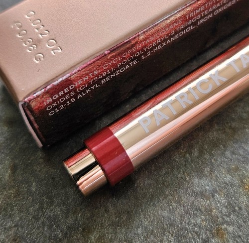 Patrick Ta THAT'S WHY SHE'S LATE Major Headlines Precision Lip Crayon True Red - Picture 3 of 5
