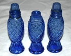 VINTAGE Avon Fostoria 4 1/2" tall Blue Glass SALT & PEPPER SHAKERS + bottom EUC