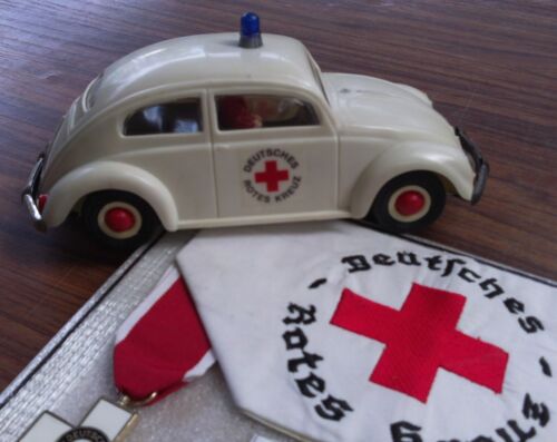 Vintage Plastic Tin Friction Car... WW2 VW Volkswagen Beetle German Red Cross - Picture 3 of 10