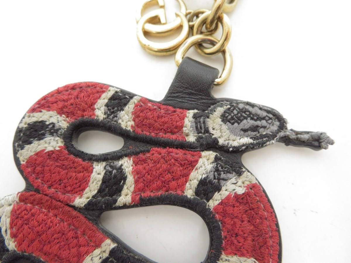 ◎正規新品同様　GUCCI　グッチ　GG　キーホルダーブラック 型番199919 Keychain with Gucci logo in black leather | GUCCI® GR