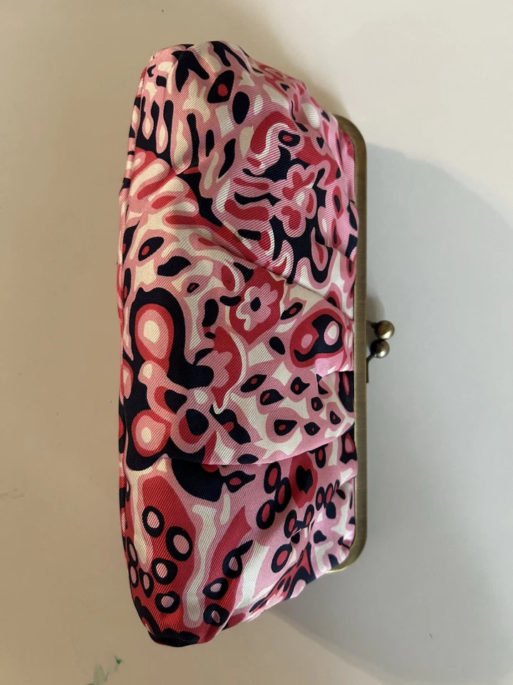 Bolsa clutch com estampa rosa e azul da CK Bradley, Nova York. - Imagem 4 de 4