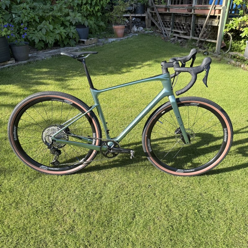Giant Revolt Advanced Pro ML 2024 Carbon - Excellent Condition
