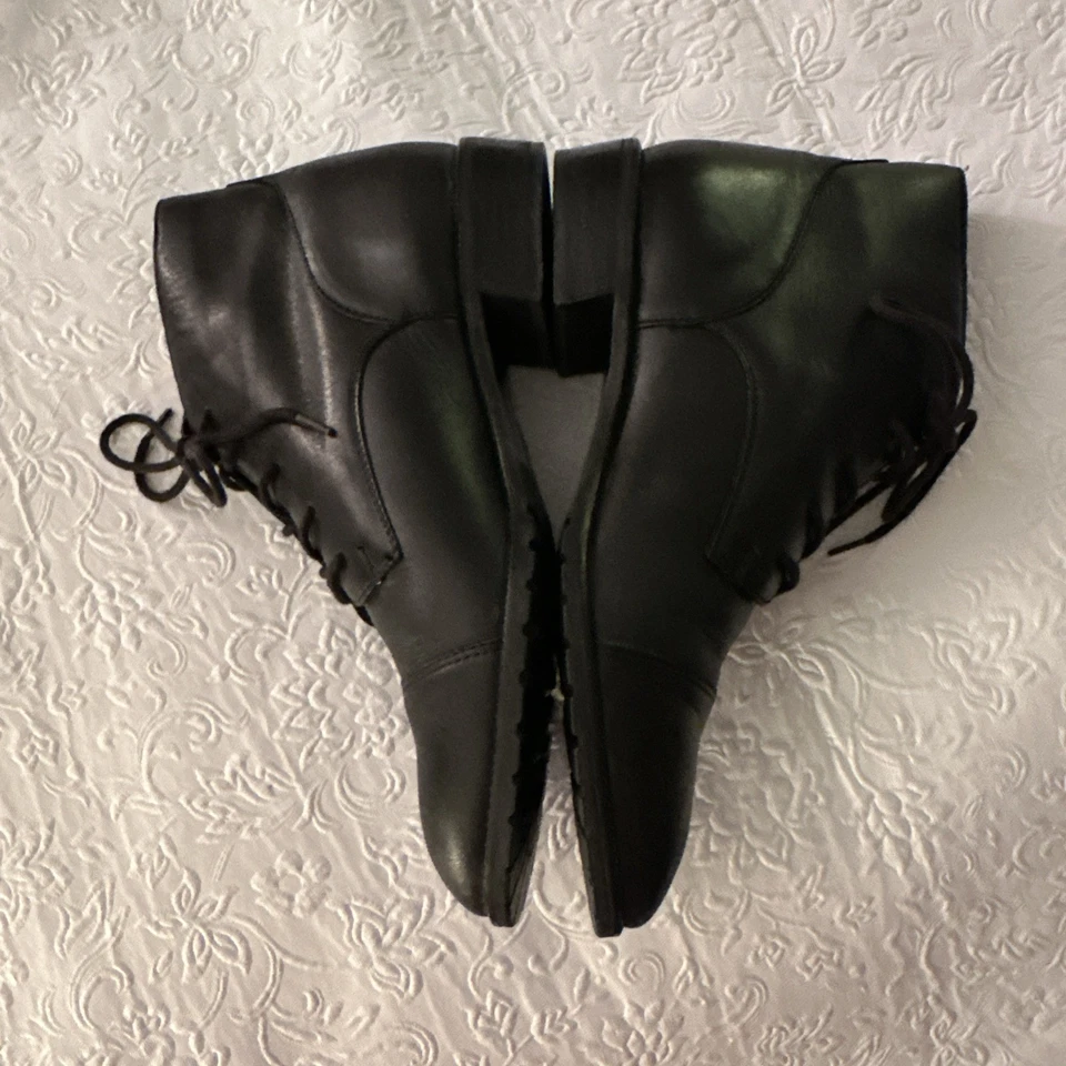 BOTINES NATURALIZADOR DE CUERO NEGRO CON CORDONES MUJER TALLA 7-ESTRECHOS 1” ¡TACONES DELICADOS! Foto 3 de 4