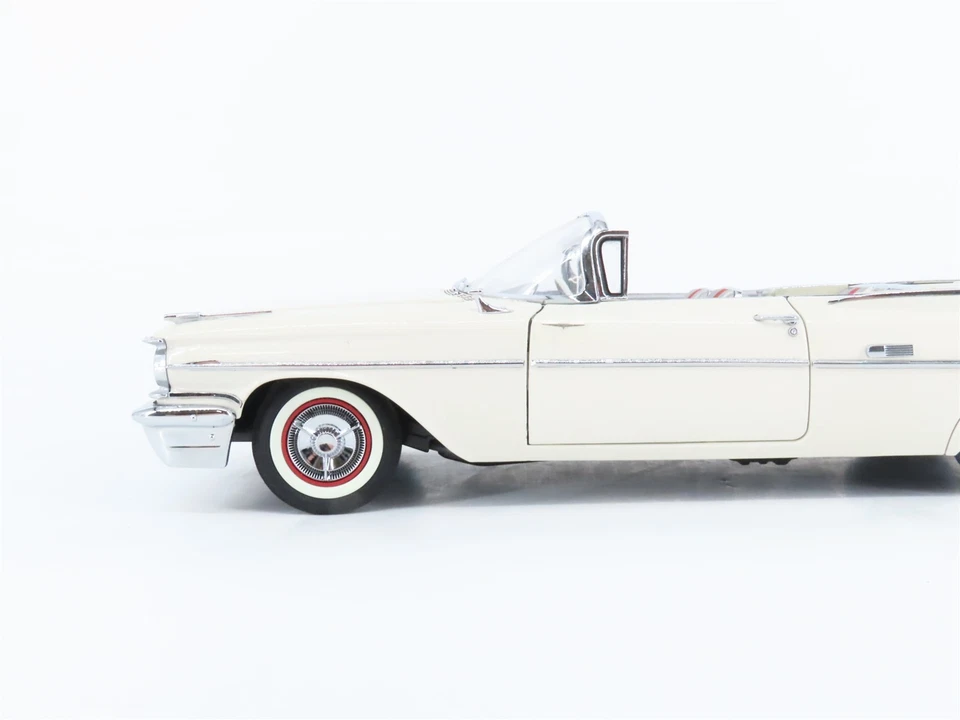 1:24 Scale Danbury Mint Die-Cast 1959 Pontiac Bonneville Convertible - Image 2 of 4