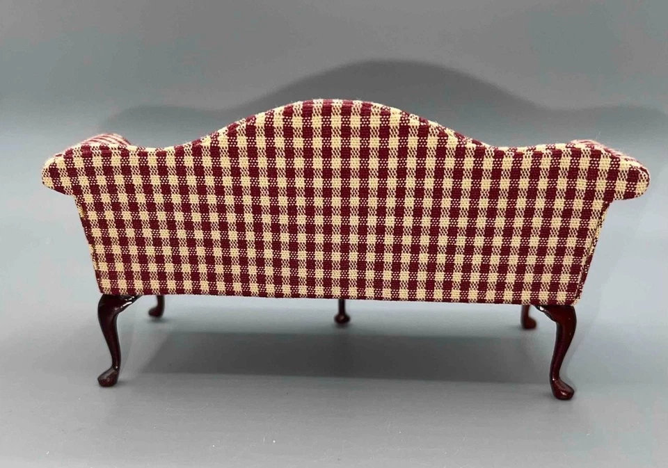 CASA DE MUÑECAS MINIATURA 1:12 - SOFÁ BESPAQ FAIRFAX CAMEL TRASERO ROJO A CUADROS - 10020CP Foto 3 de 3