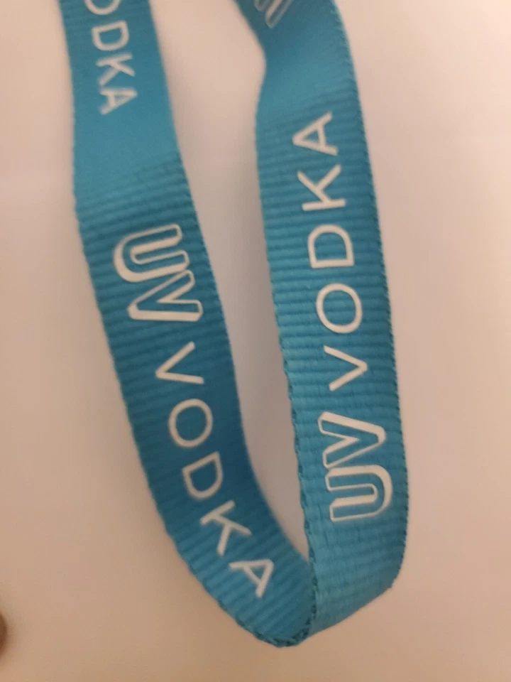 UV Vodka Promo CORDÓN Para Llaves de Identificación Insignia Porta Collar Azul Blanco 15.5" L Foto 3 de 4