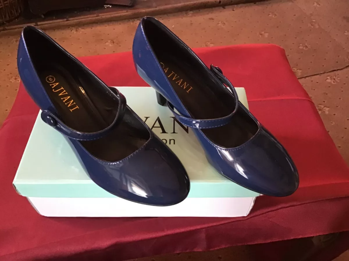Navy pumps hotsell size 6