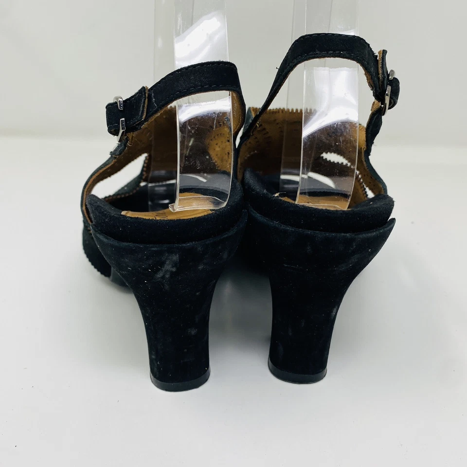 Sandalias de tacón Earthies talla 7 negras de cuero perforado con tira trasera Foto 2 de 4