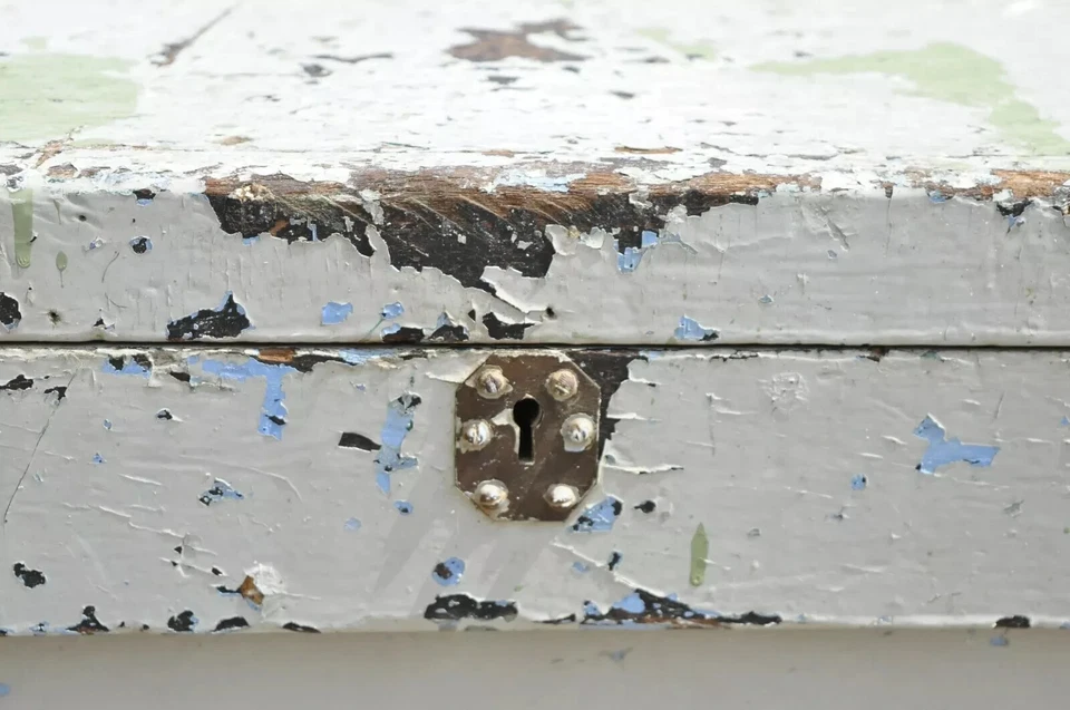 Antiguo baúl del tesoro pintado de angustia gris campaña inglesa - BLOQUEADO Foto 4 de 4