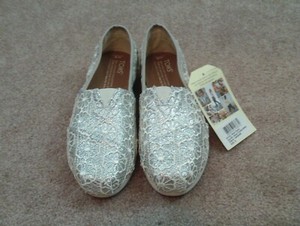toms crochet glitter