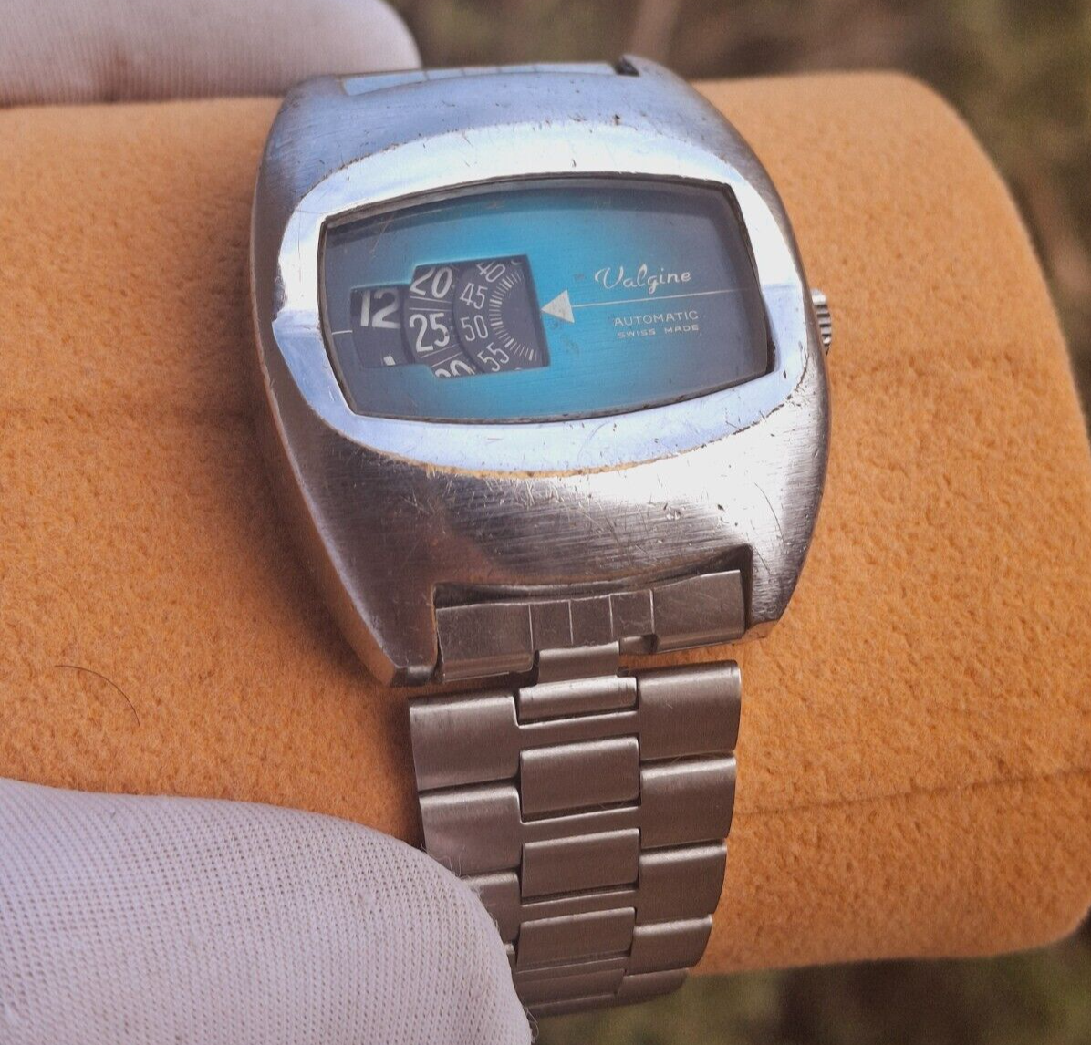 Rare VALGINE Digital Jump Hour Beautiful Dial Automatic Swiss