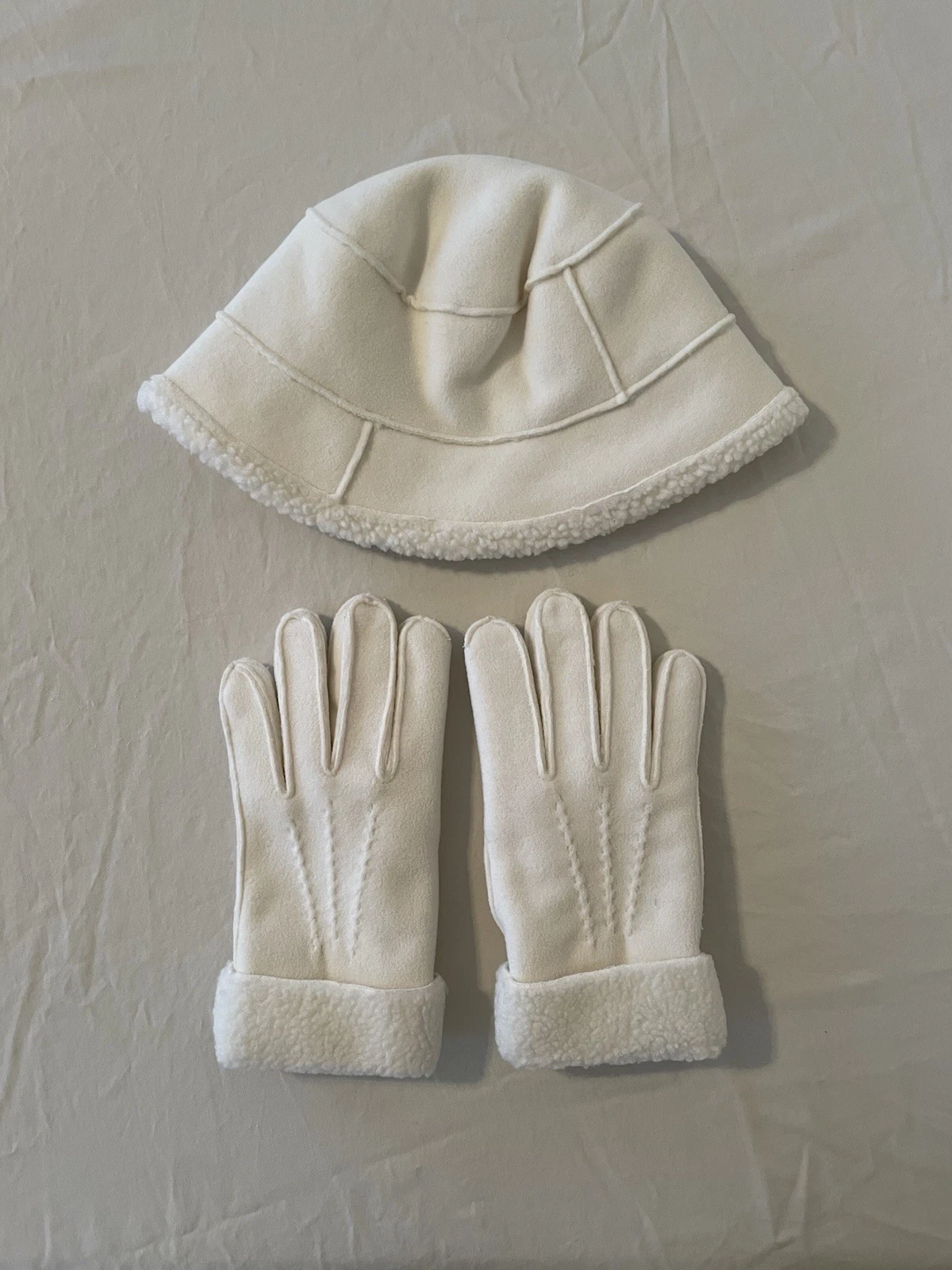 Lands' End White Fleece Bucket Hat and Gloves (L/XL)