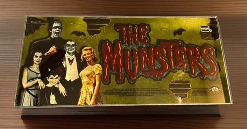 The Munsters Original IGT Casino Slot Machine Glass Vintage