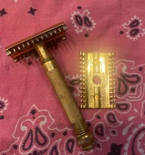 Gillette 1931-1935 Goodwill DE Safety Razor w/Ball End Gold Tone (2 Comb Pieces)