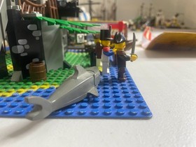 LEGO Pirates: Forbidden Island (6270) Complete With Box and Instructions