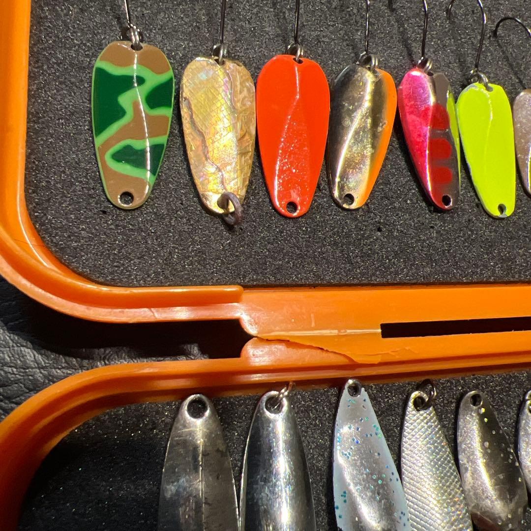 98 trout spoons with case - Image 8