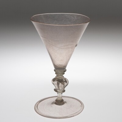 Facon de Venise Weinglas mit Vierfolienknopf um 1665