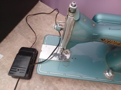 Vintage Deluxe Kingston Sewing Machine | eBay