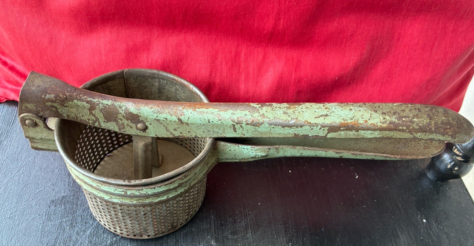 Vintage Metal Kitchen Tomato Grapes Fruit Press Strainer Squeezer Hand Held