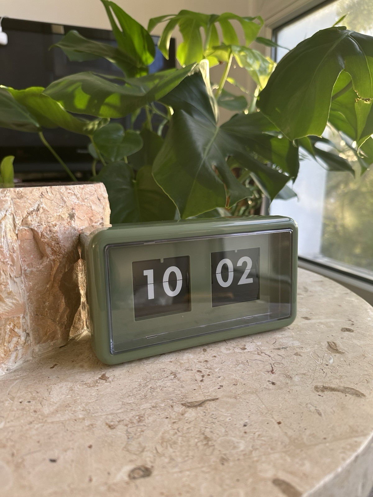 Horloge flip clock verte au style rétro vintage pour décoration intérieure