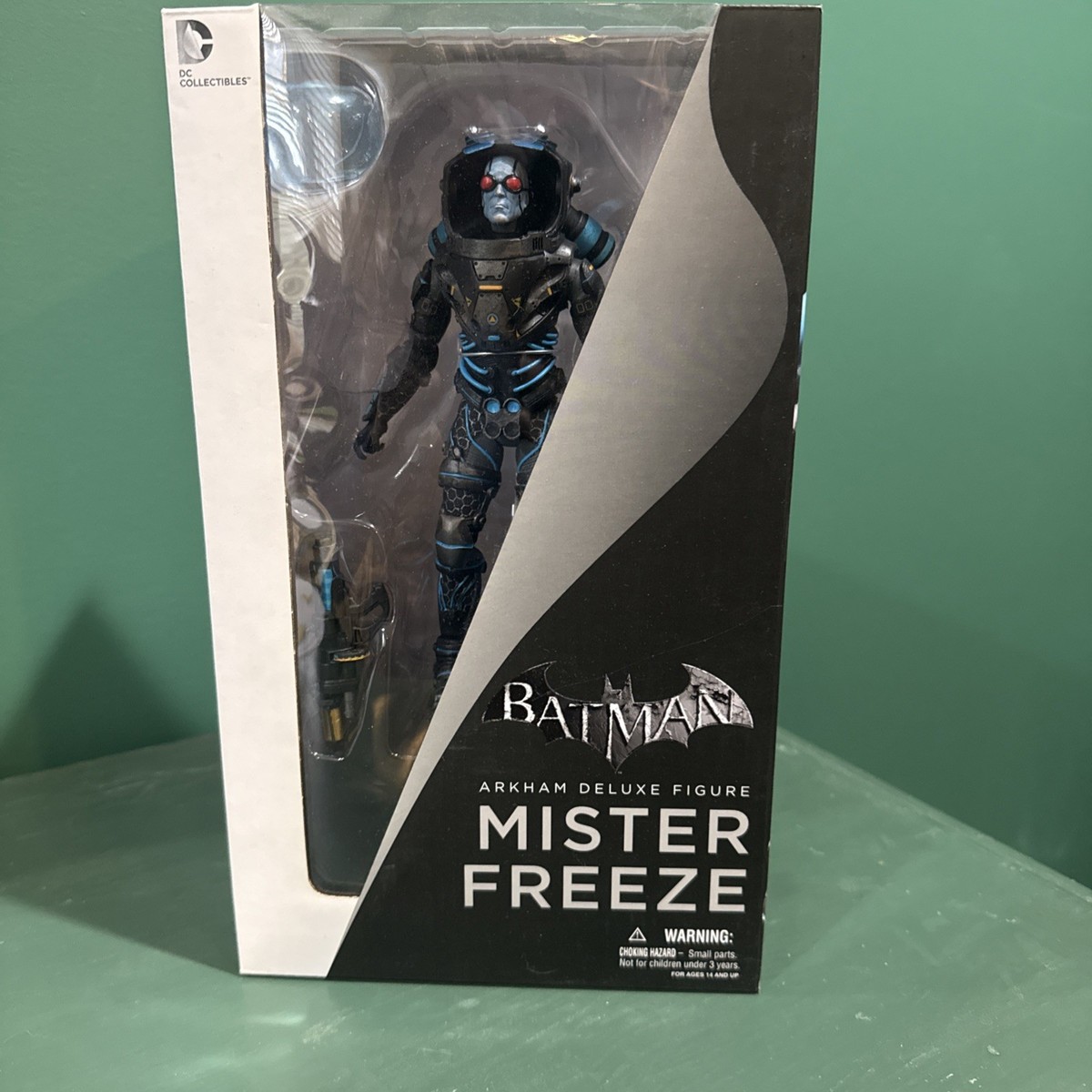DC Comics Batman: Arkham City: Mister Freeze Deluxe Action Figure 