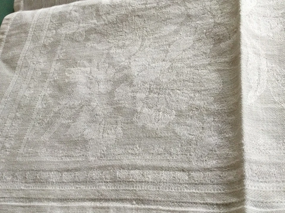 4 Serviettes damassé  blanches chiffrées  A -  V  fleurs /arabesques- n° 20 - Photo 4/4