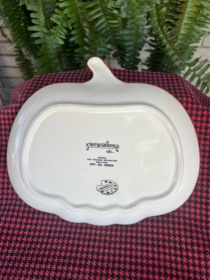 Temptations By Tara Pumpkin Shaped Plate Fall Leaf Acorn Design   BEAUTIFUL  - Image 4 of 4