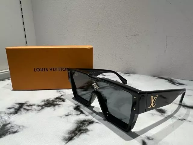 Louis Vuitton Sunglasses Cyclone -  UK