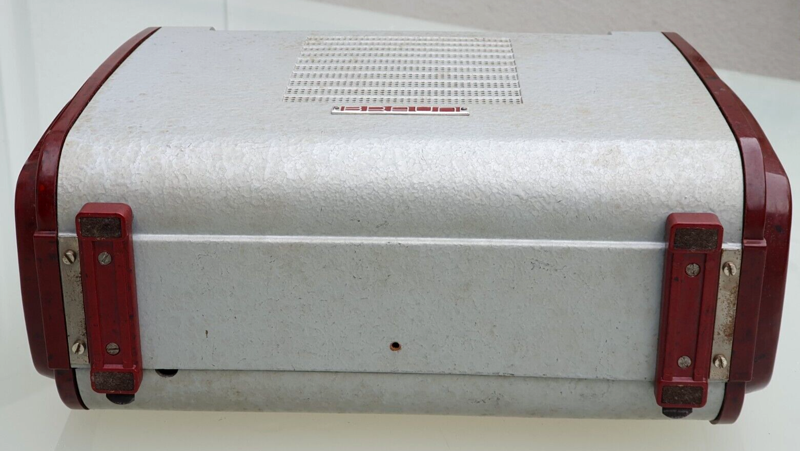 BRAUN Piccolo P51 Röhrenkofferradio dunkelrot / silbergrau von 1951