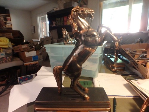 3J-vintage ABBOTWARES tube radio (working)with brass/bronze rearing hose/cowboy - Picture 4 of 5