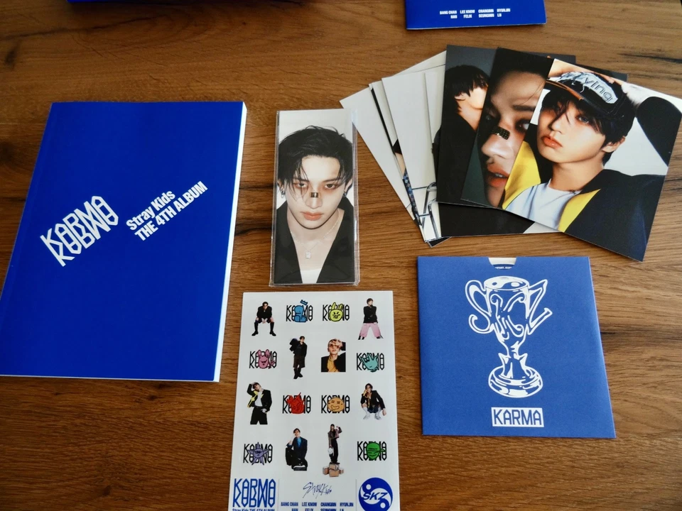 Stray Kids Karma Album: mit Buch Fotokarten CD Aufklebern / Music Korea Pop - Bild 2 von 4