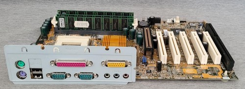 GA-6VX7B-4X Rev: 3.2 Retro Płyta główna Pentium III 1Ghz 768 MB RAM ATI Rage XL 8MB - Zdjęcie 4 z 24