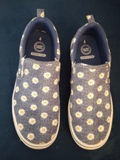 Wonder Nation Girls Slip On Canvas Blue White Daisy Shoes Memory Foam Sz 4