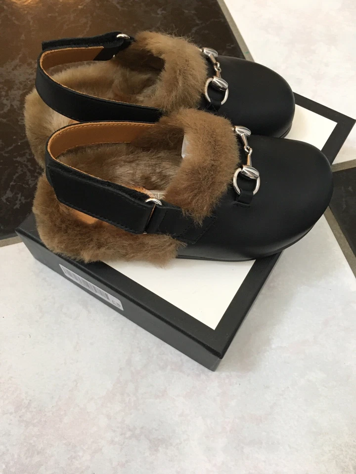 NUEVO EN CAJA 100 % AUTÉNTICO Zapatilla Gucci Niños Cuero Negro Mordida de Caballo Mula con Forro de Piel Sintética Foto 4 de 4