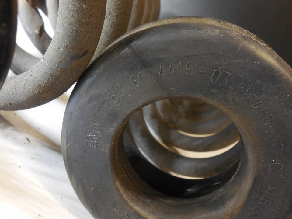 Par de muelles helicoidales traseros C4 6964419 06-11 BMW 325i 328i 330i Foto 2 de 4