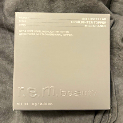 r.e.m. beauty Interstellar Highlighter Topper Highlighter Miss Uranus 8 g