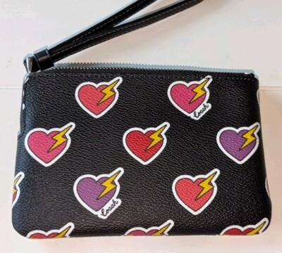️ COACH CW857 Corner Zip Wristlet With Heart Bolt Print for