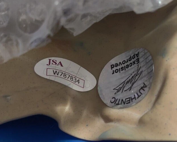 1-OF-A-KIND! STAN LEE SIGNED CAPTAIN AMERICA MASK JSA AND LEE [EXCELSIOR] COAs!! - Image 3 of 4