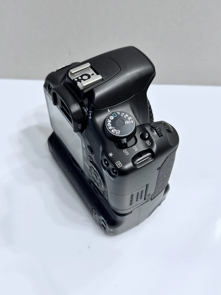 Digitalkamera Canon EOS 450D / 12.2 MP SLR / Live View mit Batteriegriff - Bild 3 von 4