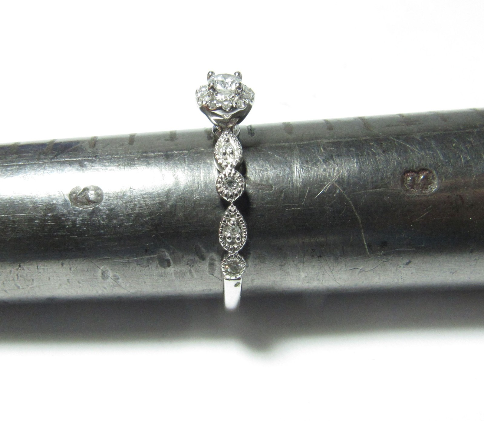 SOLID 10K WHITE GOLD SOLITAIRE DIAMOND RING W / H… - image 3